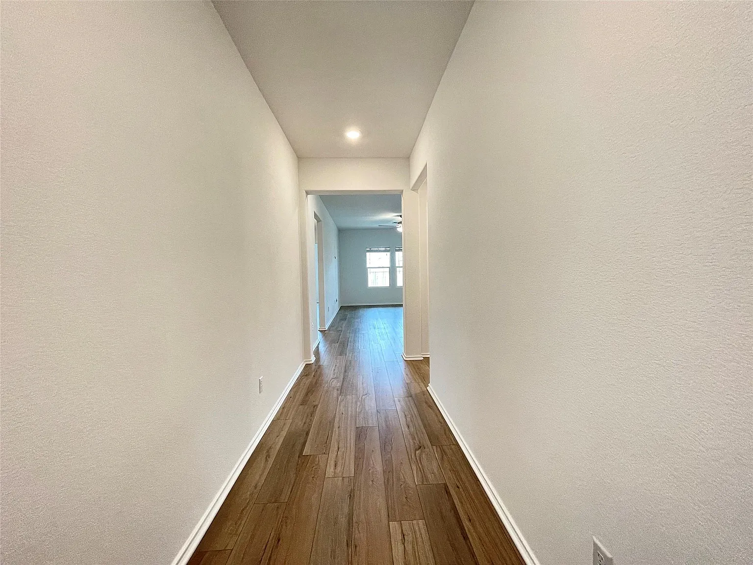 4 bed, 2.0 bath, 1662 sqft, $1,900 — Photo 4