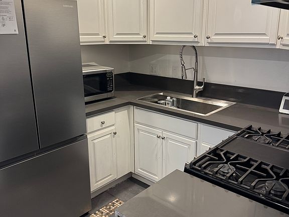 4th image of 1006 W 131st St