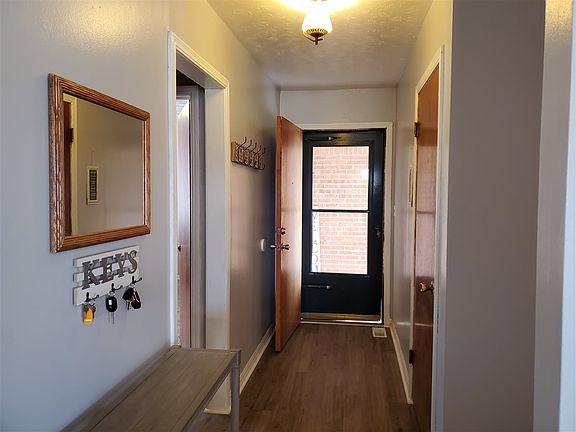 2nd image of 640 Meadow Ln