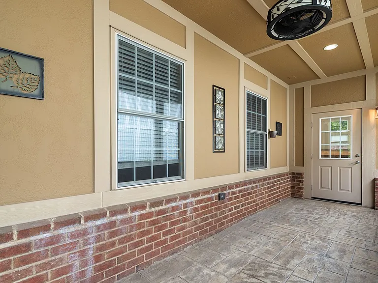 8 Trafalgar Cir — Photo 8