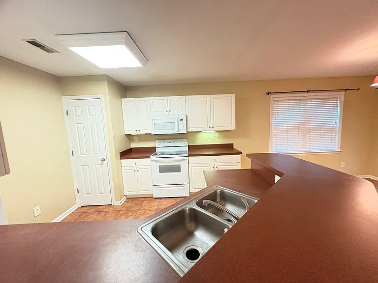 338 Farina Dr — Photo 9