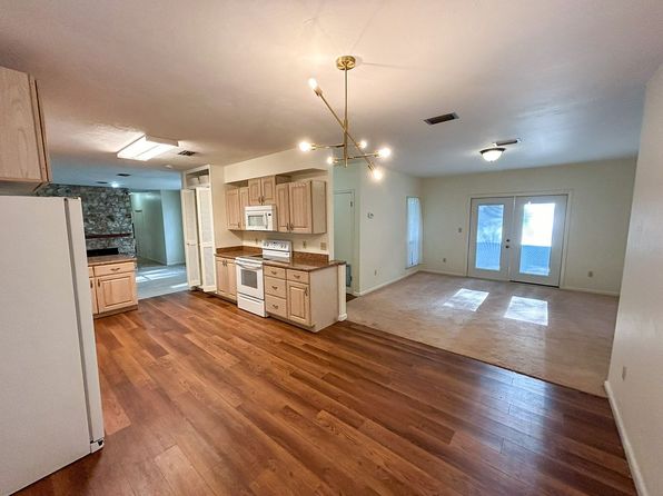 315 NW 28th St