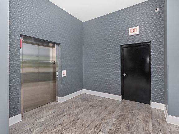 2nd image of 5820 N Clark St Unit 201