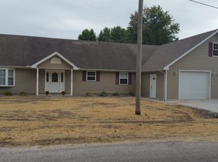 203 W Grand St, Modesto, IL 62667