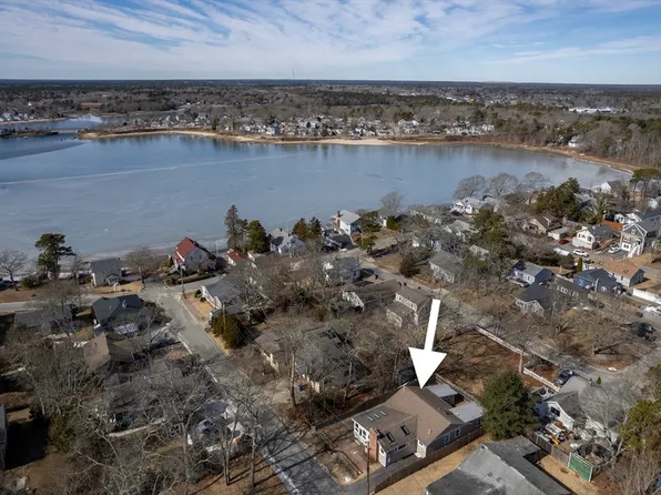 12 Wellington Rd, Wareham, MA 02571