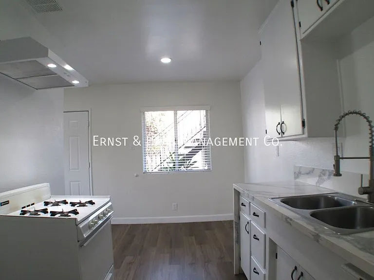 230 E Hullett St #1 — Photo 16