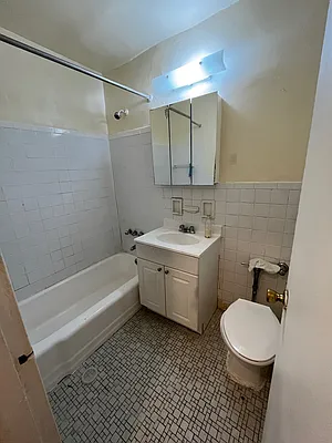 Rented by NYC LUXURY APT RENTALS CO LLC | media 5