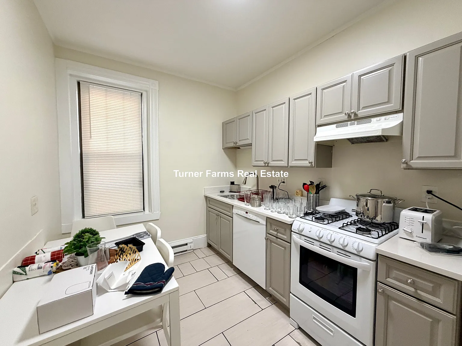 2 bed, 9999 sqft, $3,700 — Photo 3