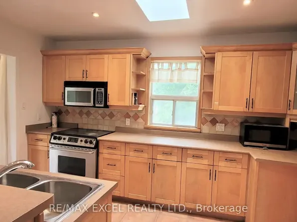 2 Rufford Rd, Toronto, ON M8W 4V4