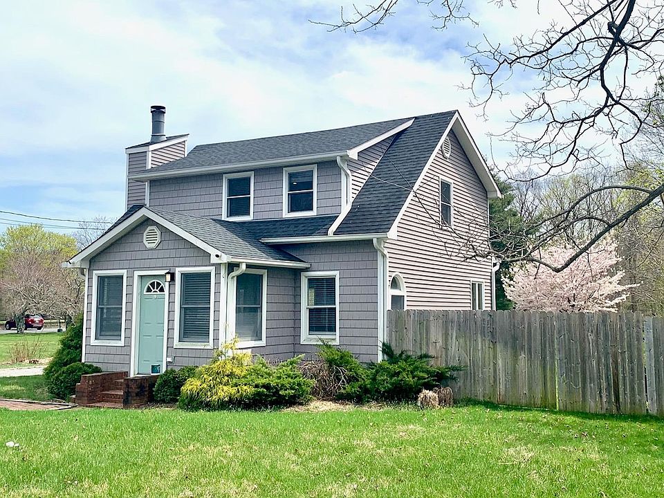 1st image of 435 Middle Road