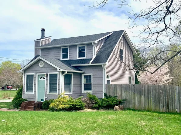 435 Middle Road, Riverhead, NY 11901