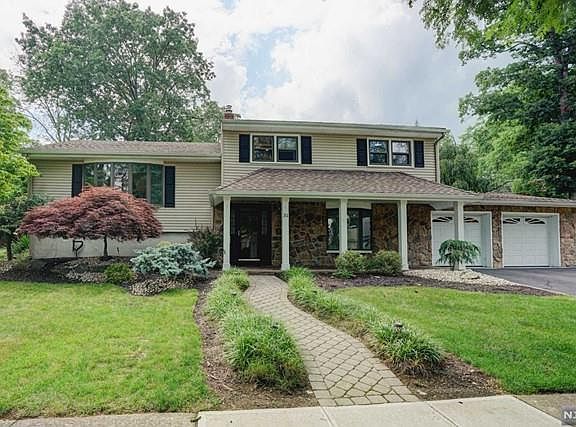 3rd image of 31 Clinton Ln