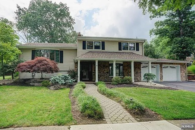 31 Clinton Ln — Photo 3