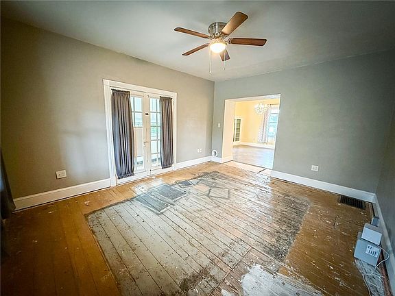 5th image of 805 E Brady St