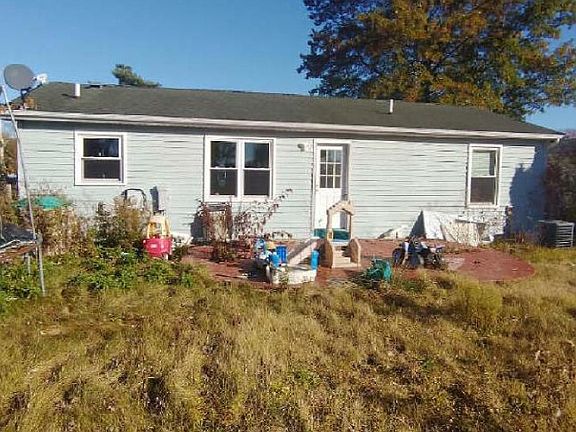 2nd image of 105 Saint Clair St