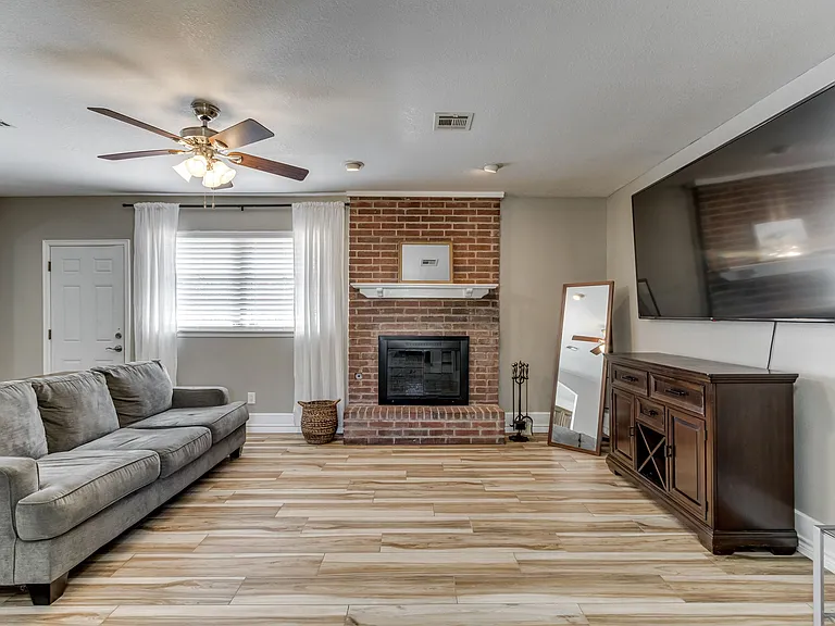 1828 Burnt Oak St — Photo 11