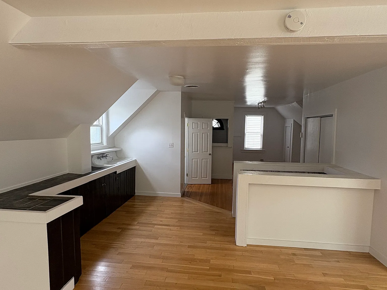 2 bed, 1100 sqft, $2,300 — Photo 4