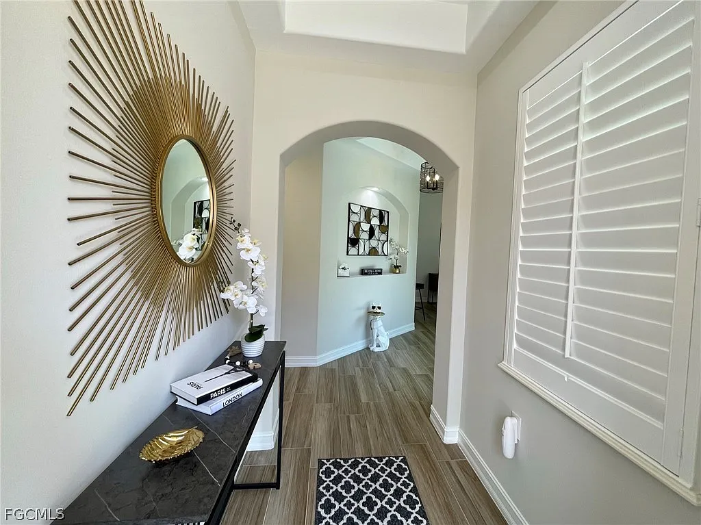 3 bed, 2.0 bath, 1879 sqft, $6,500 — Photo 2