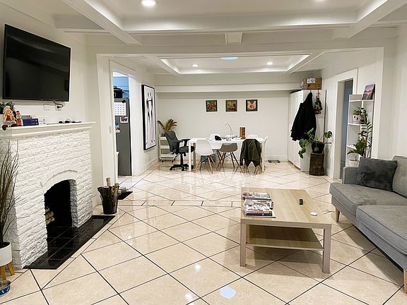 5th image of 831 E Mountain St