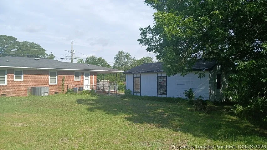 3 bed, 1.0 bath, 1177 sqft, $1,250 — Photo 2