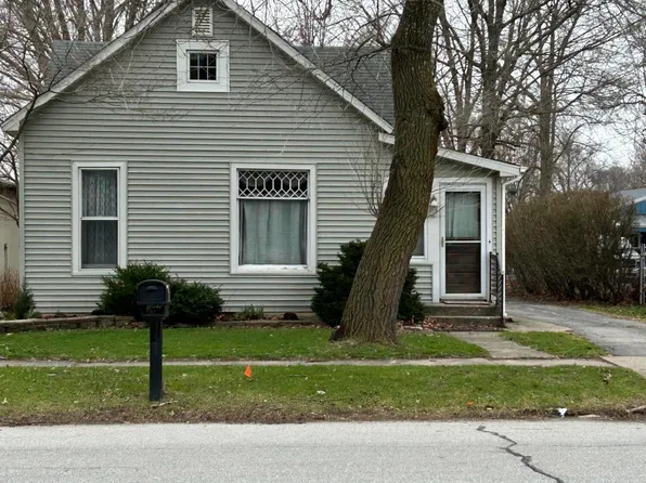 708 S Main St, Kouts, IN 46347