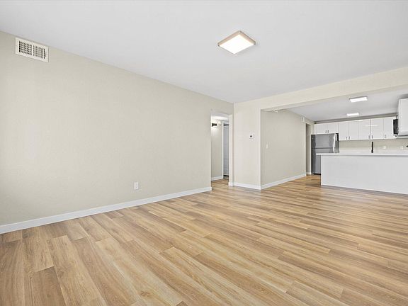 5th image of 50 Devon Ct #2B-1Ba-850Sqft
