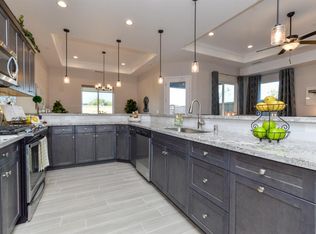 676 Mesa Dr S, Madera, CA