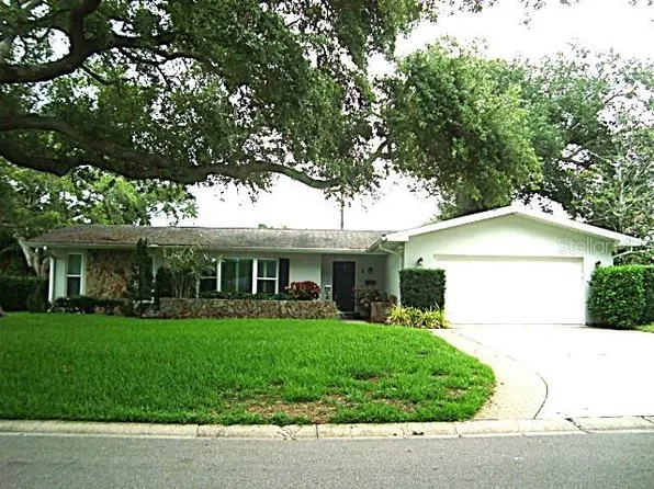 1 Eastwood Ln, Belleair, FL 33756