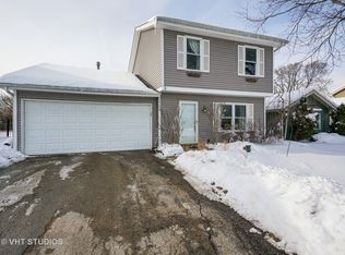 1722 Cumberland Rd, Aurora, IL 60504