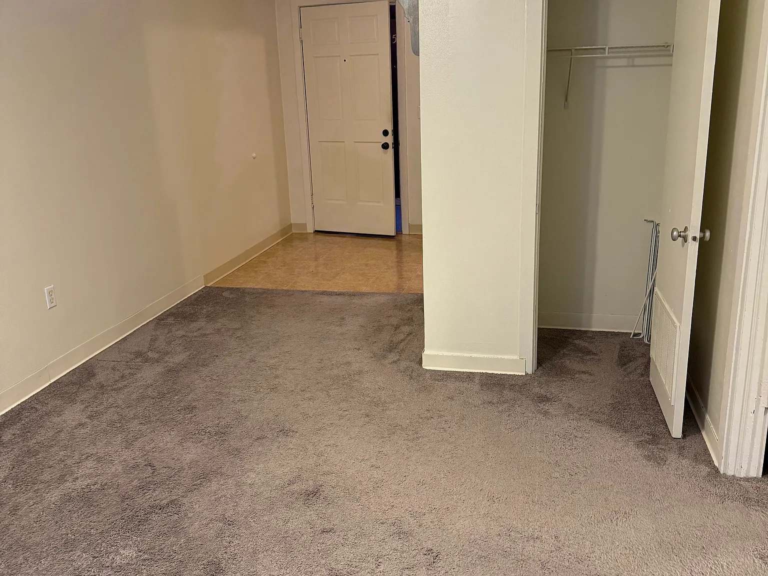 1 bed, 100 sqft, $650 — Photo 4