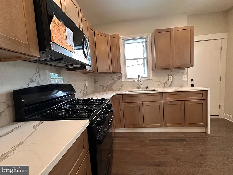 1822 S 22nd St — Photo 18