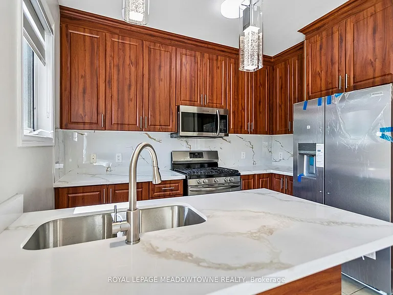 15 Learmont Ave #UPPER — Photo 16