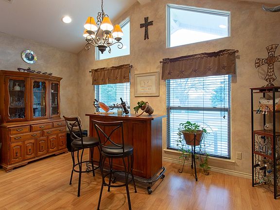 5th image of 210 Skyview Dr