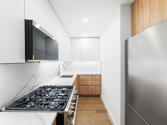 4th image of 227 E 59th St APT 2E