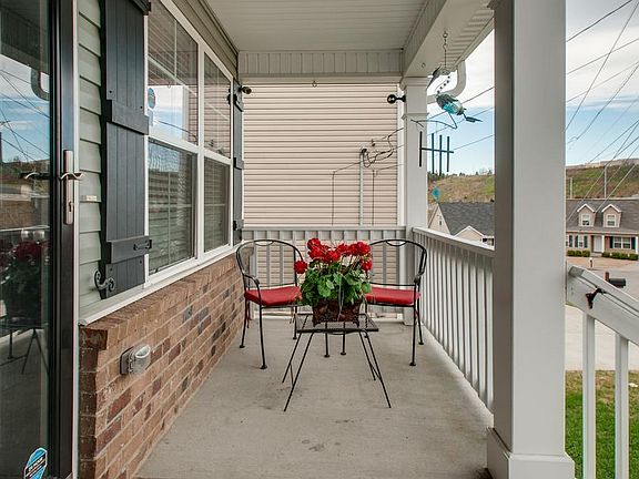 2nd image of 501 W Vailview Ct