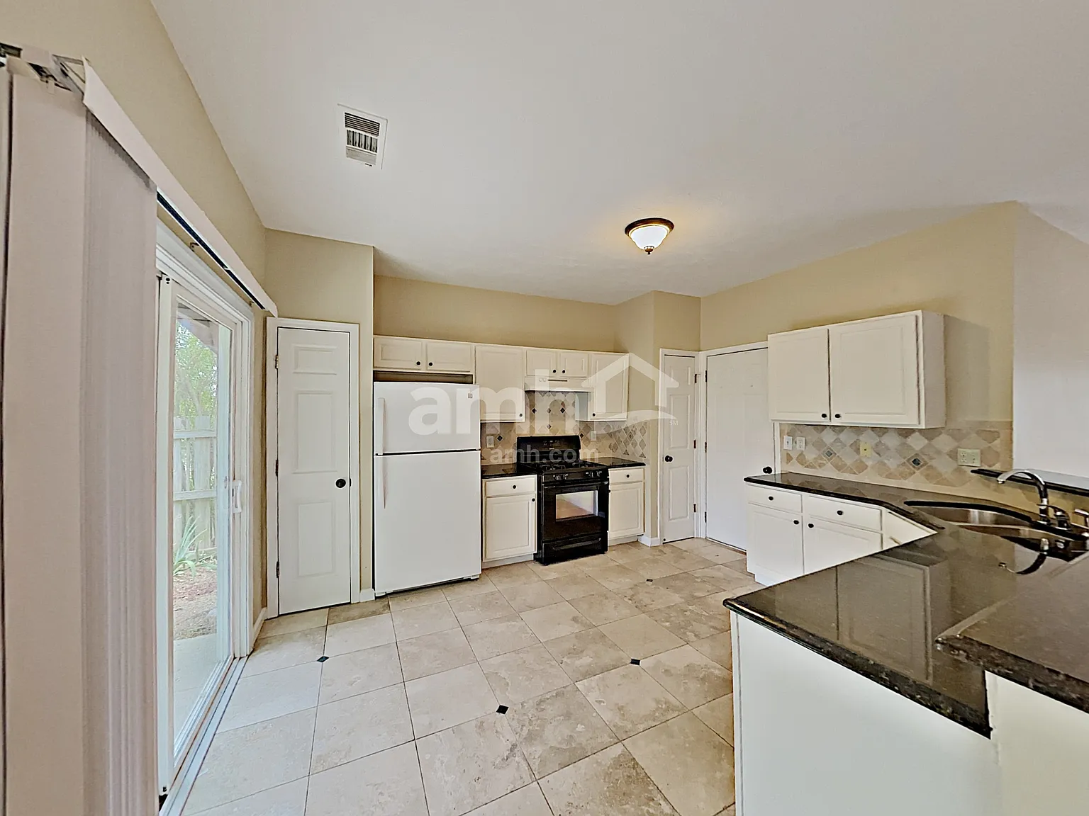 3 bed, 2.5 bath, 1436 sqft, $2,160 — Photo 4