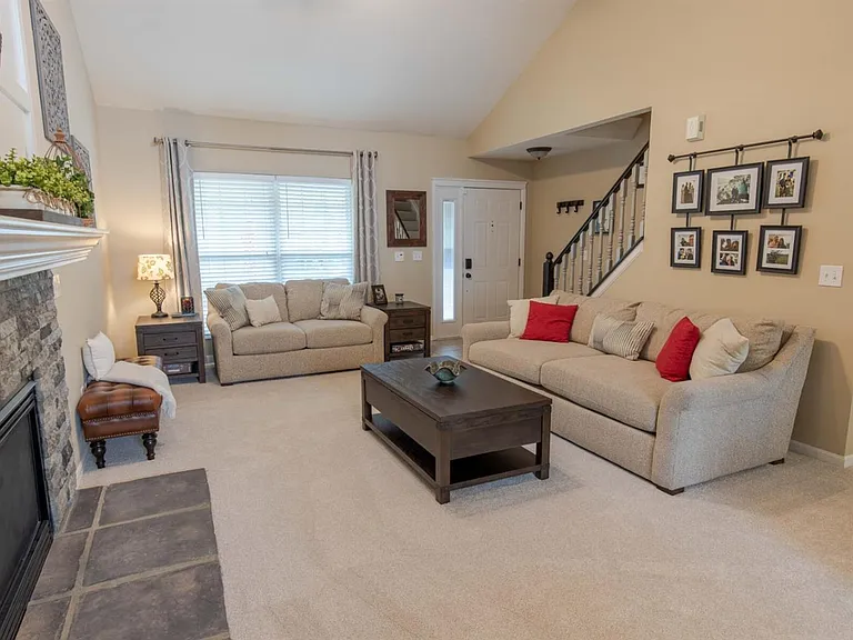 7713 Alexandra Dr — Photo 9