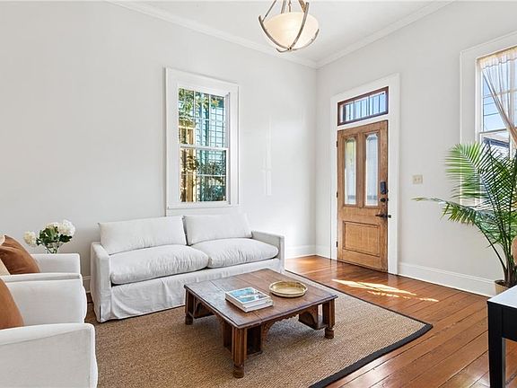 4th image of 636 Congress St