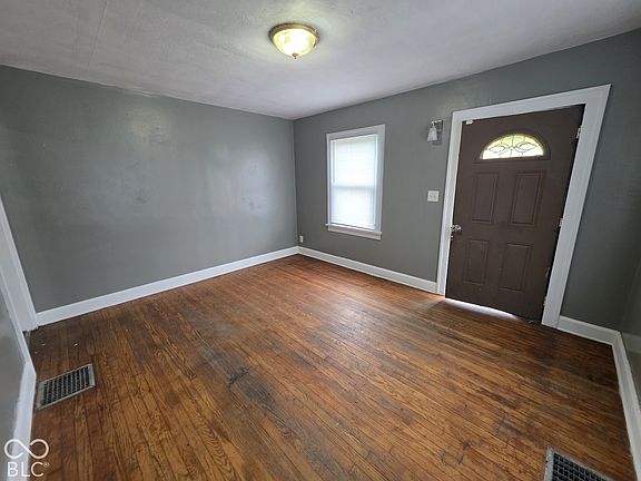 4th image of 815-821 E 19th St