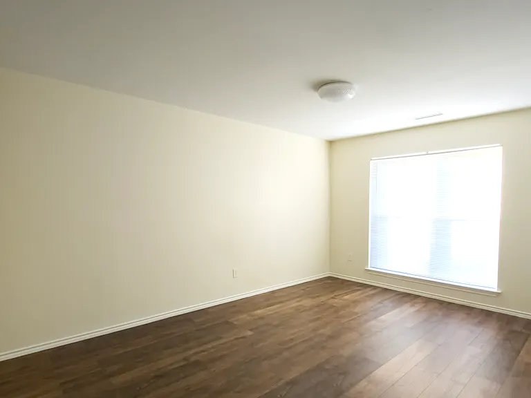 7618 Thistle Ln — Photo 13