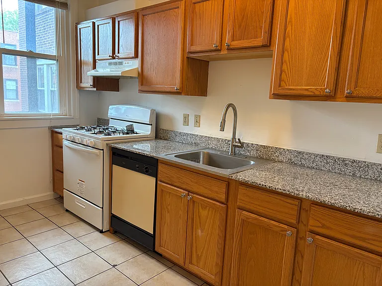 704 Interdrive St #2S — Photo 9