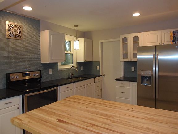 3rd image of 2509 Westmoreland Dr