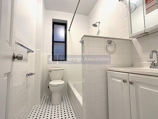 1st image of 15 Magaw Pl APT 3e