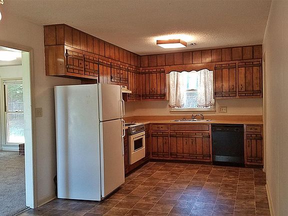 5th image of 100 Somerset Dr