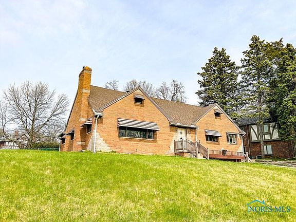 2nd image of 1830 N Cove Blvd