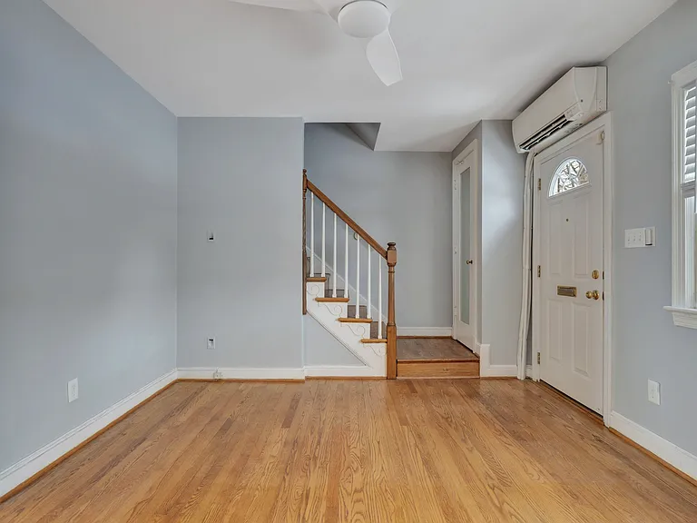 840 21st St NE — Photo 3