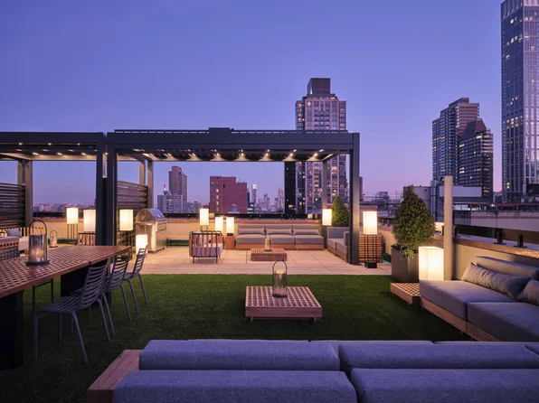 305 East 61st Street 405 image 4 of 4