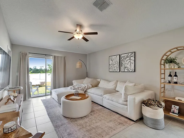 401 Royal Empress Dr — Photo 12
