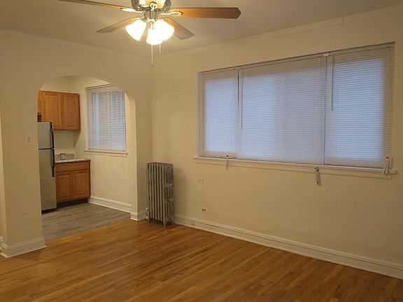 2nd image of 1528 W Pratt Blvd #206