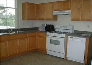 421-427 Hillary St — Photo 3